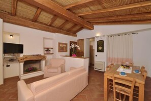 Smart TV - San Teodoro: Exclusive Villa "Precious" in front of the Isuledda beach (San Teodoro)