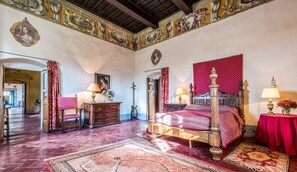 Iron/ironing board, travel cot, free WiFi, bed sheets - Historical private villa in Chianti for up to 10guests one step from Florence (Montespertoli)
