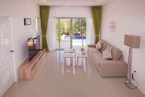 3 Bedrooms Villa | 거실 | LCD TV