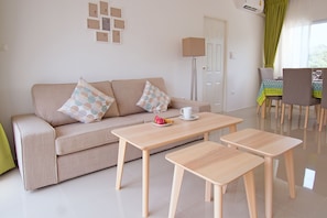 3 Bedrooms Villa | Salle de séjour | Télévision LCD