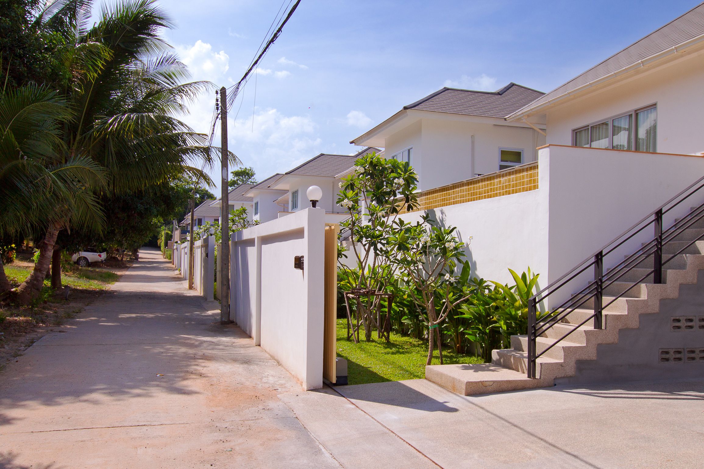 Pintu masuk properti
