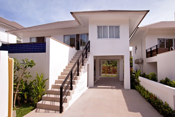 3 Bedrooms Villa
