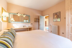 4 habitaciones, tabla de planchar con plancha y wifi gratis 