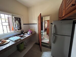 Fridge, oven, stovetop, coffee/tea maker - Temara: Big house (temara)
