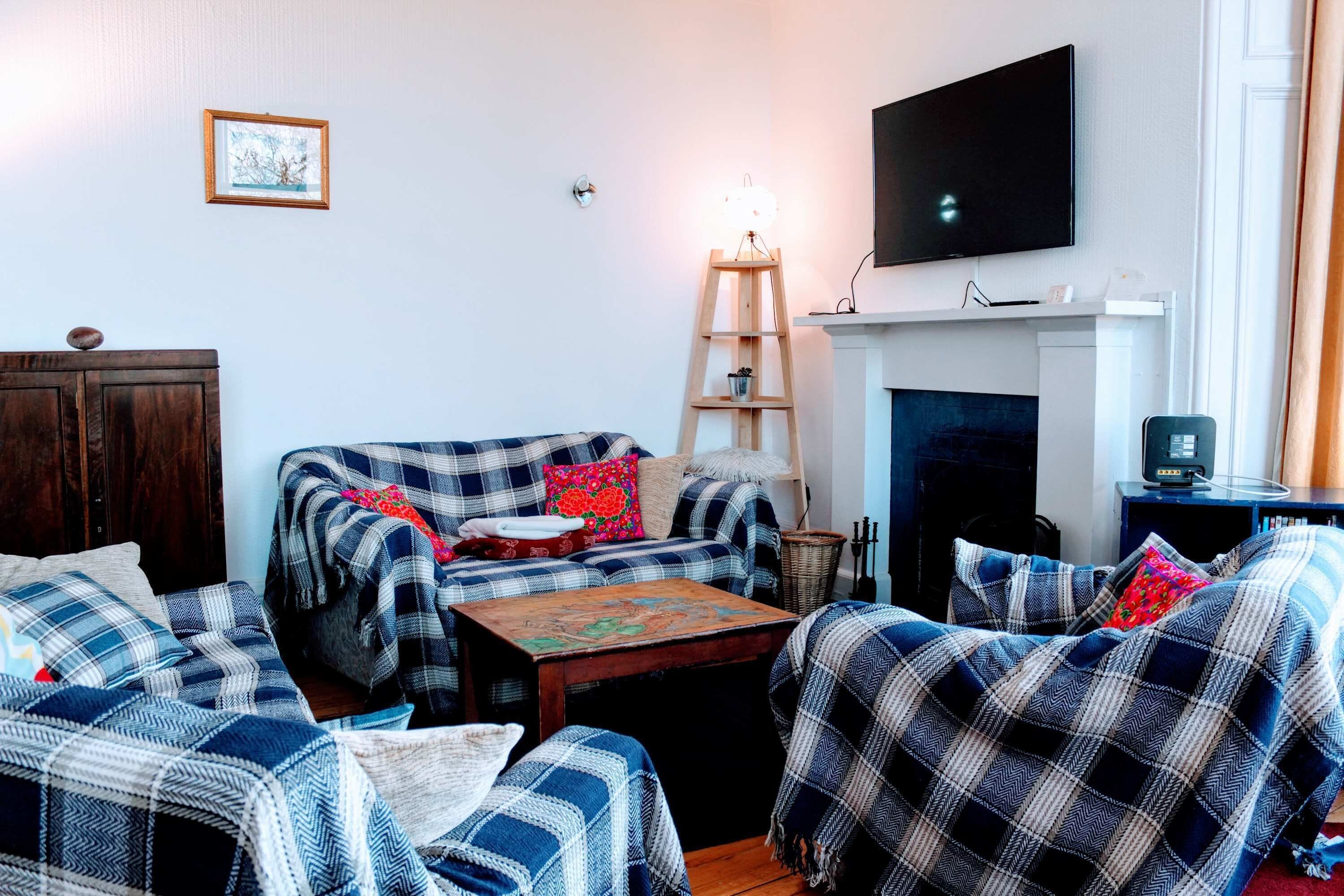 TV, fireplace