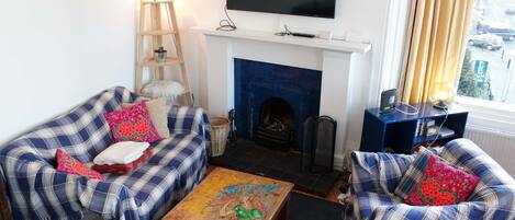 TV, fireplace