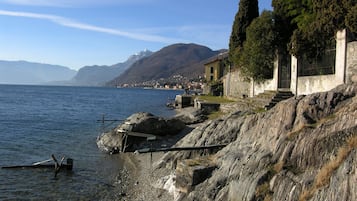 Una spiaggia nelle vicinanze