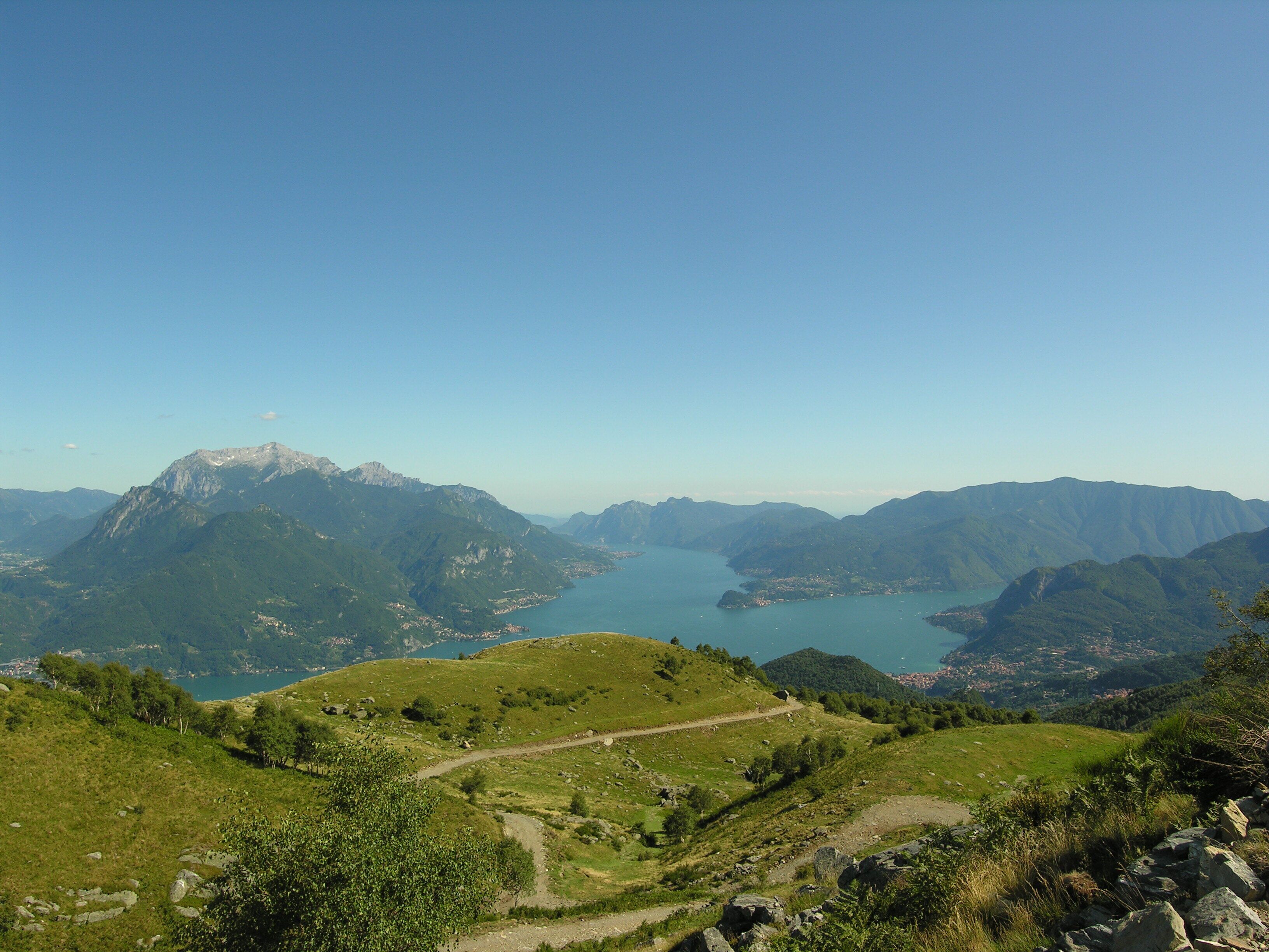 A mountainous landscape with a lake and a clear sky.