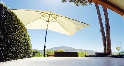 Large 45m2 south-facing apartment with beautiful terrace, enclosed garden, magnificent view!