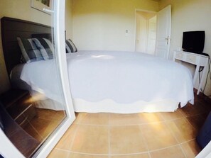 1 bedroom, iron/ironing board, free WiFi, bed sheets - Large 45m2 south-facing apartment with beautiful terrace, enclosed garden, magnificent view! (Sainte-Maxime)