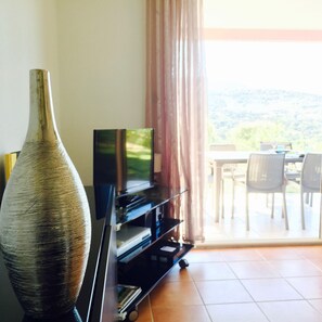 Interior - Large 45m2 south-facing apartment with beautiful terrace, enclosed garden, magnificent view! (Sainte-Maxime)