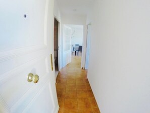 Interior - Large 45m2 south-facing apartment with beautiful terrace, enclosed garden, magnificent view! (Sainte-Maxime)