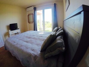 1 chambre, fer et planche à repasser, Wi-Fi gratuit, draps fournis
