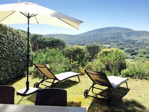 Terrace/patio - Large 45m2 south-facing apartment with beautiful terrace, enclosed garden, magnificent view! (Sainte-Maxime)