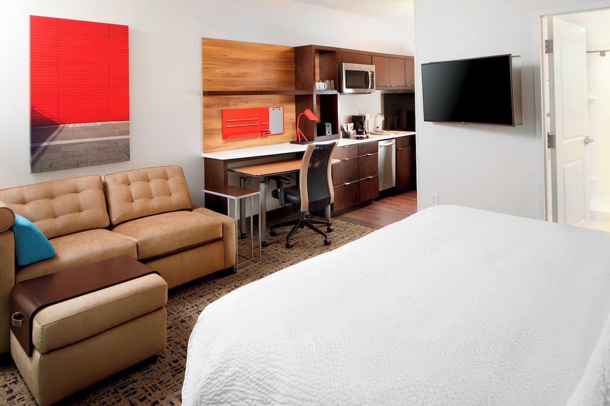 Studio, 1 King Bed with Sofa bed, Non Smoking | Pillow-top beds, in-room safe, desk, laptop workspace