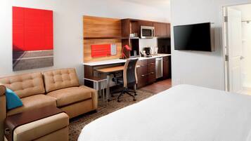 Estúdio, 1 cama King e sofá-cama, para não fumantes | Camas com colchões pillow-top, cofres nos quartos, escrivaninha