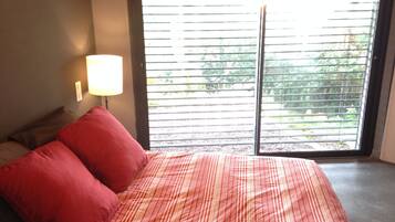 2 bedrooms, desk, iron/ironing board, travel crib