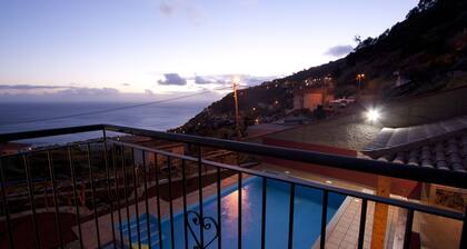 Casa do Barco, Rustic house with salt pool and sea view