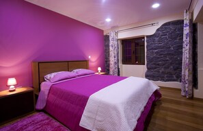 3 habitaciones, tabla de planchar con plancha, wifi y ropa de cama