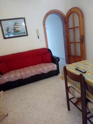 TV - Large apartment for 4 people a few steps from the Torre San Giovanni course (Torre San Giovanni)