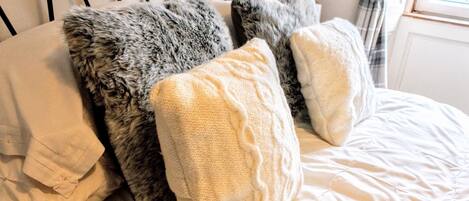 1 bedroom, iron/ironing board, internet