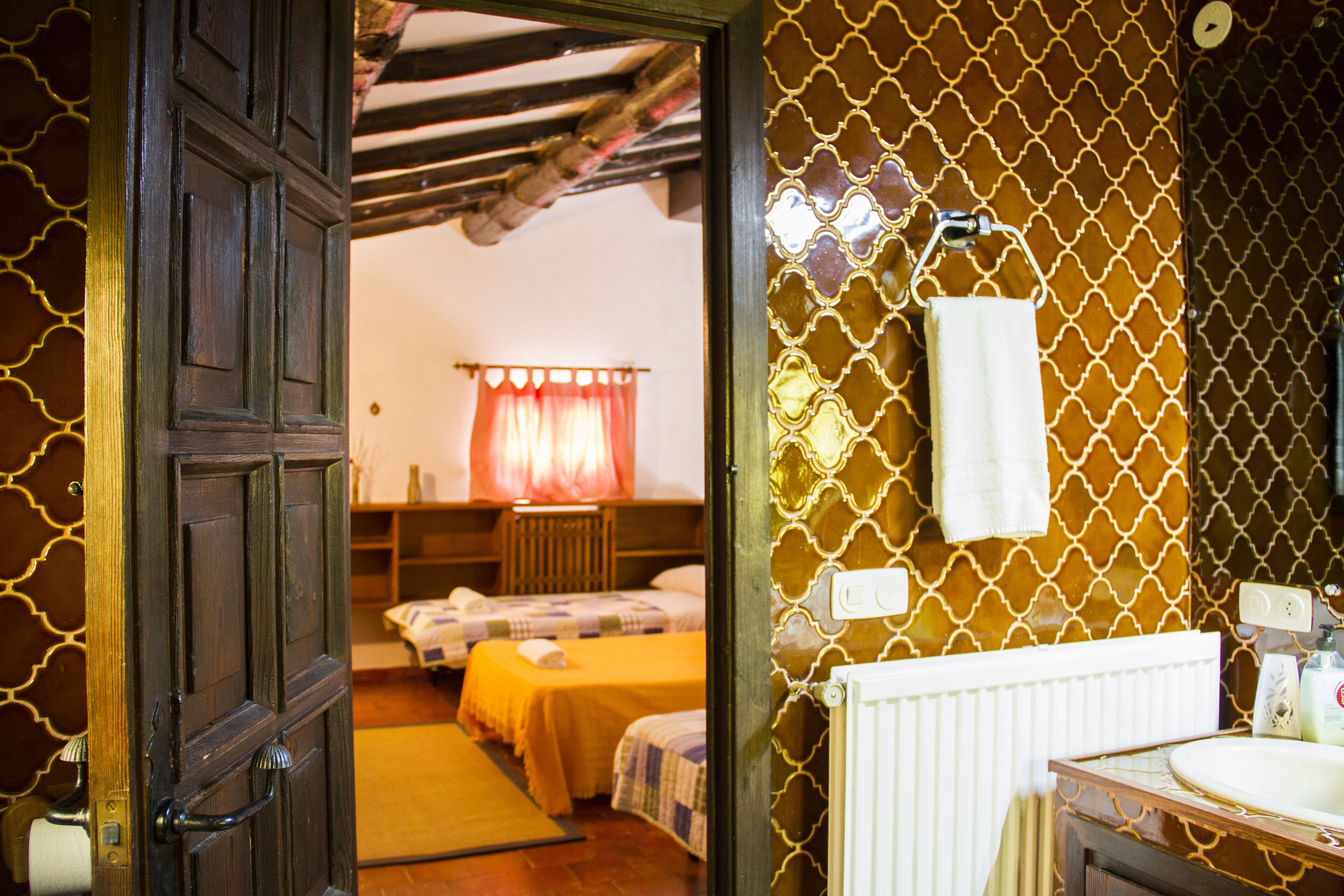 5 bedrooms, iron/ironing board, bed sheets