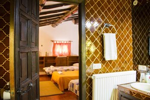 5 bedrooms, iron/ironing board, bed sheets