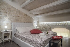 6 chambres, fer et planche à repasser, lit parapluie, Wi-Fi gratuit