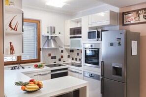 Fridge, microwave, oven, dishwasher