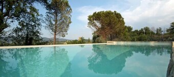 Splendid private villa for 12 people with swimming pool and olive trees