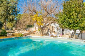 Outdoor pool - Trullo with baby pool. NEAR THE SEA - PRIVACY - Fenced Garden - Yes pets - Wifi (San Vito Dei Normanni)