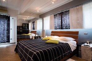 1 habitación, tabla de planchar con plancha, wifi gratis y ropa de cama