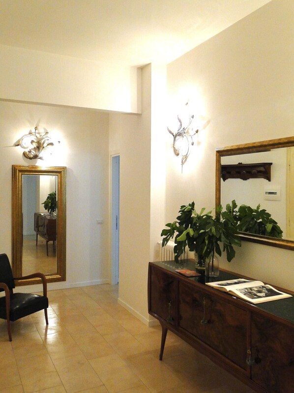 Interior - Beautiful apartment few steps from the 'Lungarno' of Florence (Firenze)