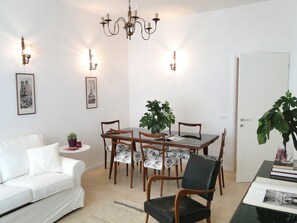 TV, DVD player, stereo - Beautiful apartment few steps from the 'Lungarno' of Florence (Firenze)