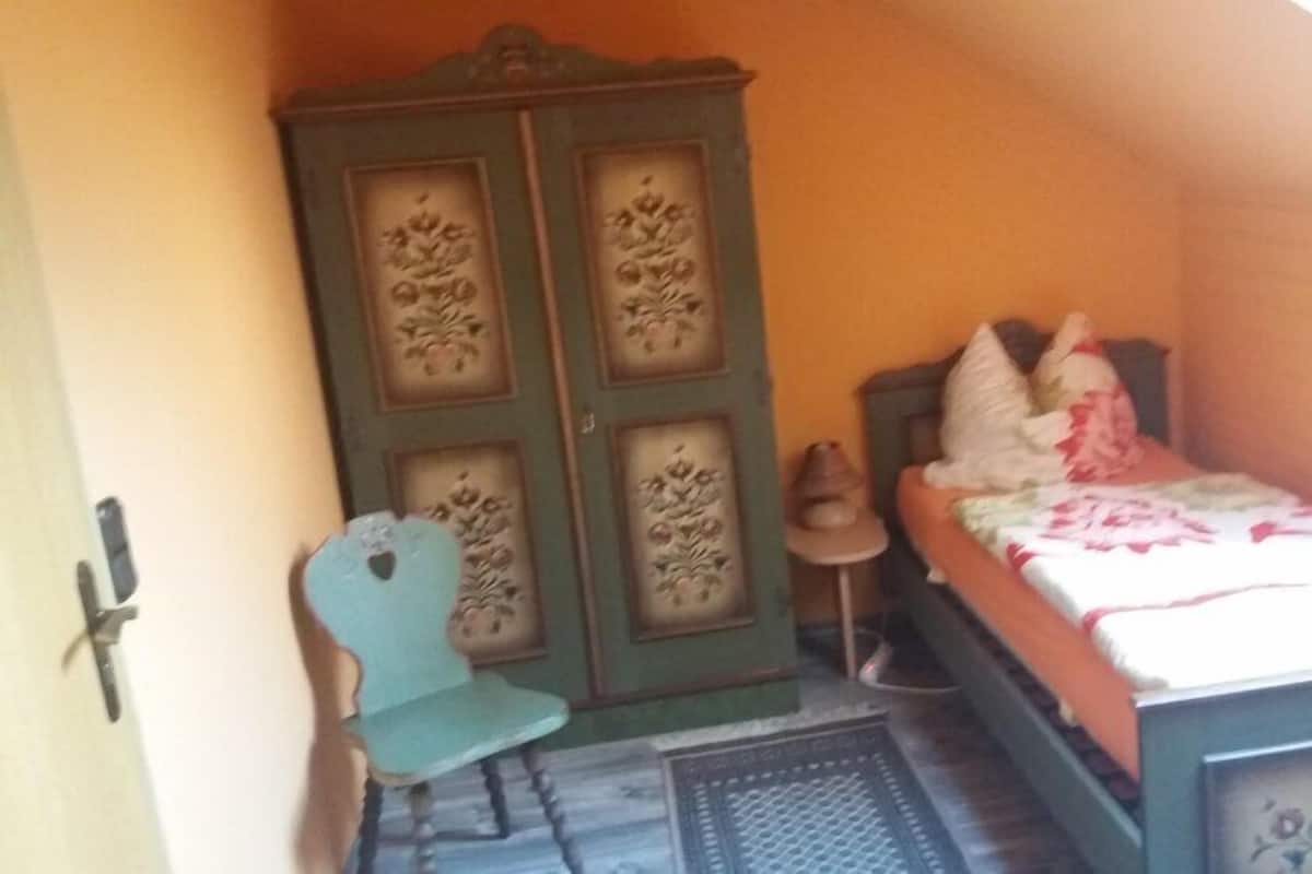 Single Room | Desk, blackout drapes, WiFi (free), bed sheets