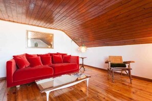 TV - Charming Flat in Alfama with A/C and Amazing Views (Lisboa)
