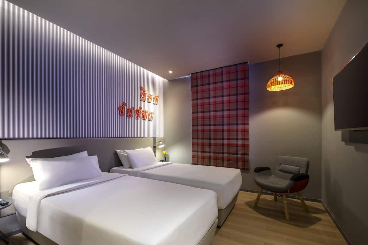 Habitación estándar, 2 camas individuales | Caja de seguridad en la habitación, escritorio y cortinas blackout