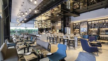 2 bares o lounges, bar en la azotea