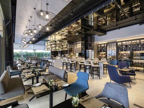 2 bares o lounges, bar en la azotea 