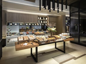 Lunch and dinner served - ibis Styles Bangkok Sukhumvit 4 (Bangkok)