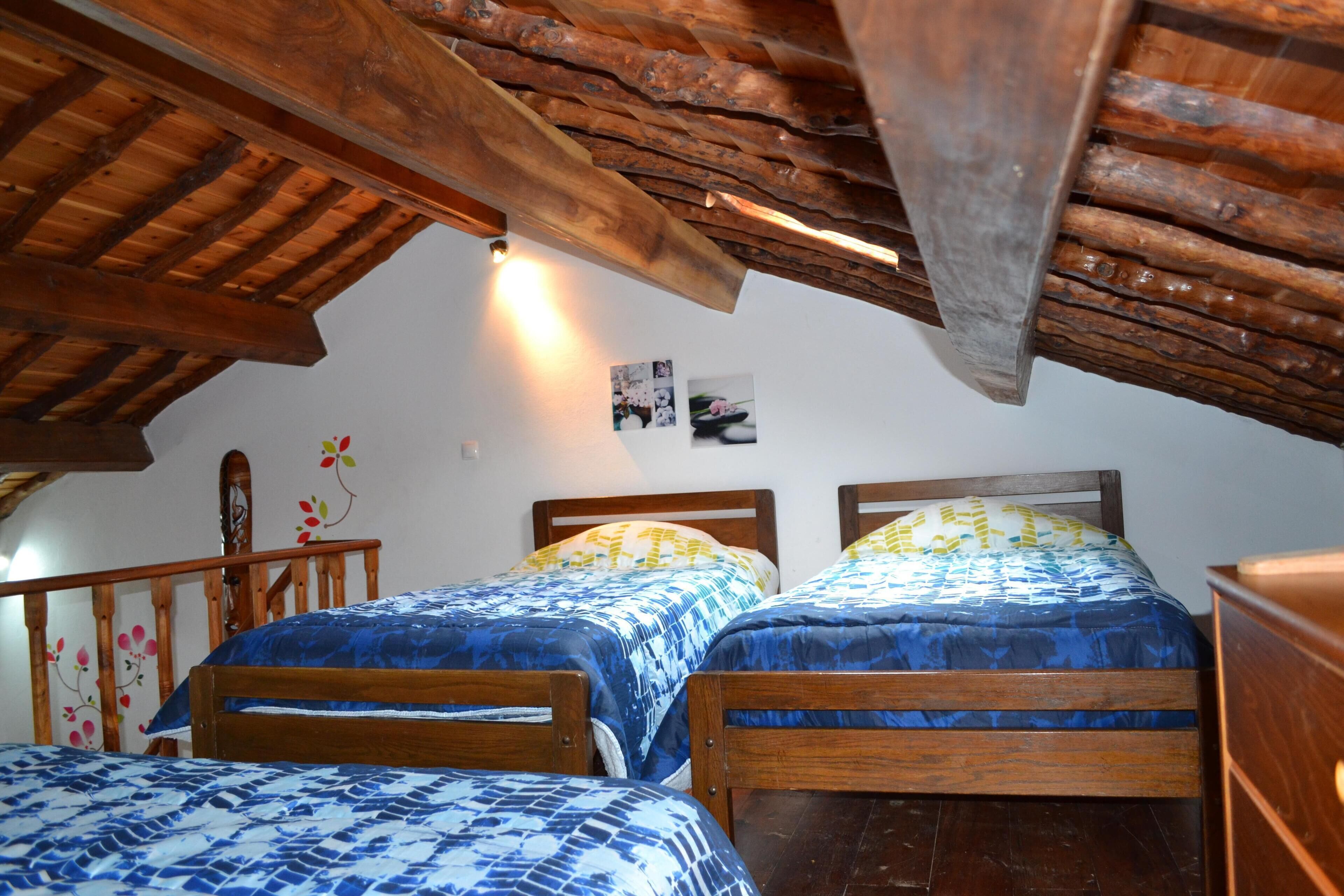 2 quartos, ferros/tábuas de passar roupa, Wi-Fi, roupa de cama