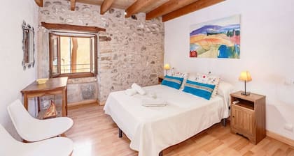Typical Mallorcan Townhouse in Pollença Oldtown