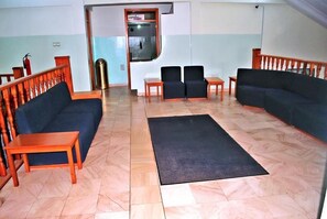 Flat-screen TV - Sam's Cottage (Accra)