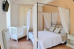 1 chambre, bureau, chambres insonorisées, fer et planche à repasser