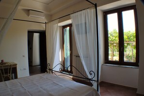 1 habitación, escritorio y sistema de insonorización