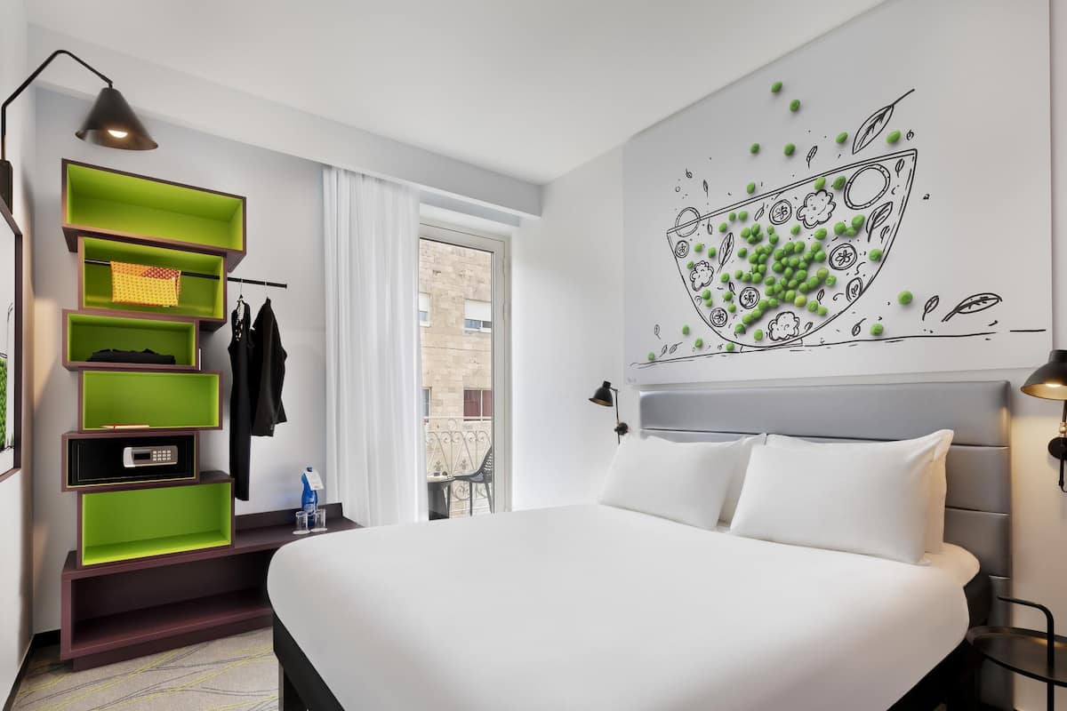 Standard Room, 1 Double Bed, Balcony | In-room safe, desk, free cribs/infant beds, free WiFi