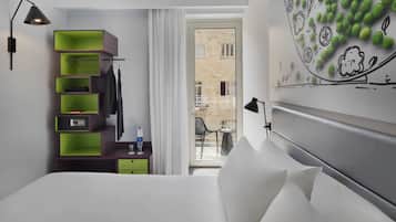 Standard Room, 1 Double Bed, Balcony | In-room safe, desk, free cribs/infant beds, free WiFi