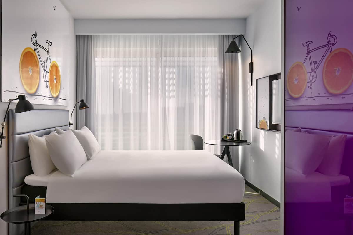 Standard Room, 1 Double Bed | In-room safe, desk, soundproofing, free cribs/infant beds