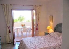 2 bedrooms, desk, iron/ironing board, WiFi - Well Appointed 2 Bedroom, 2 Bathroom Apartment At The Pool Area (manilva)