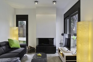 Televisie en een open haard